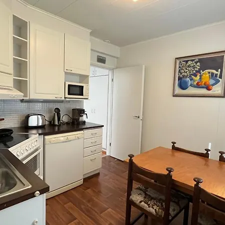 Karhujen Kaupungissa - Tapanintien Lumo *